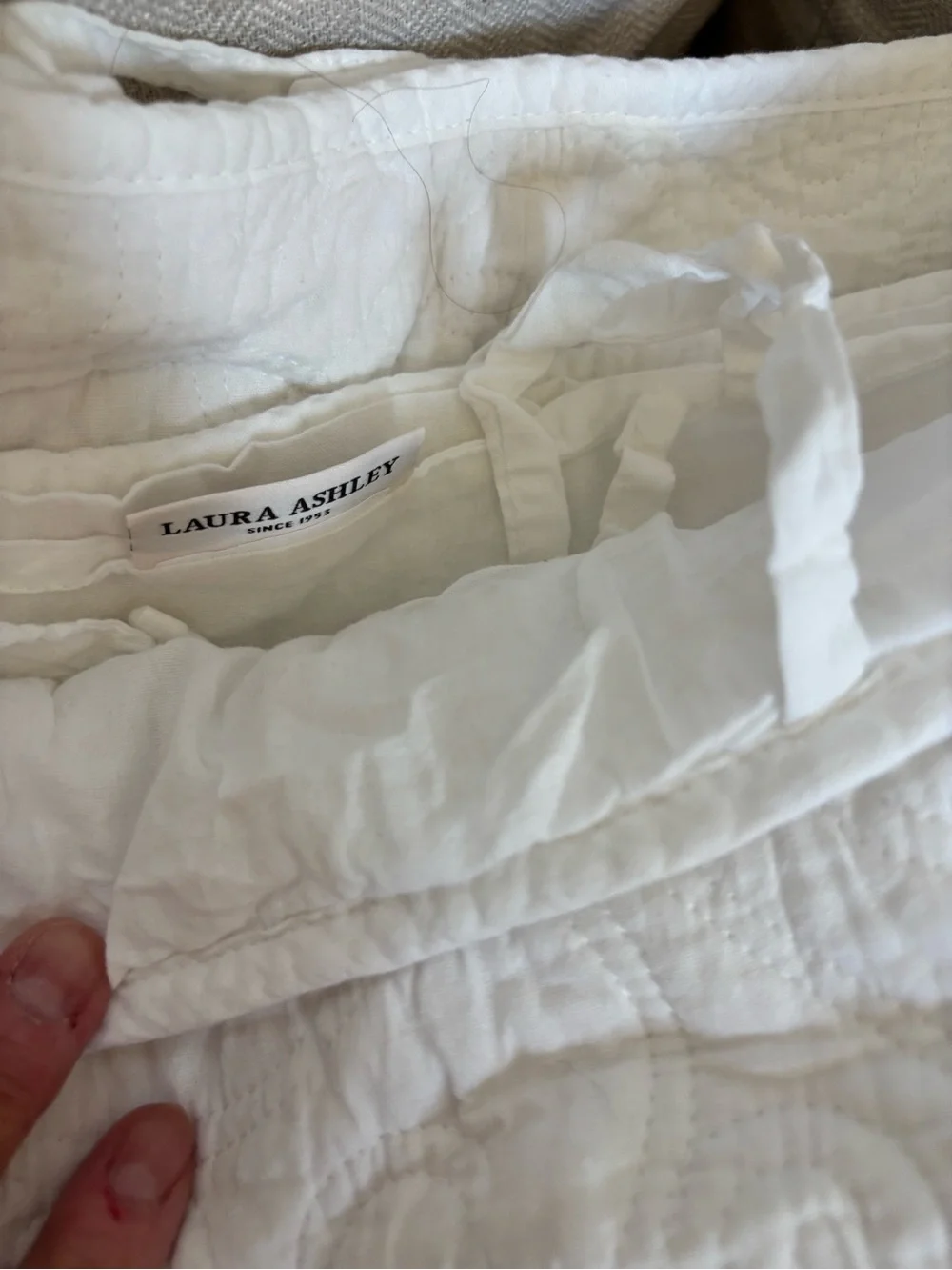 Laura Ashley Felicity King Quilt Set White Reversible 100% Cotton Shams Included